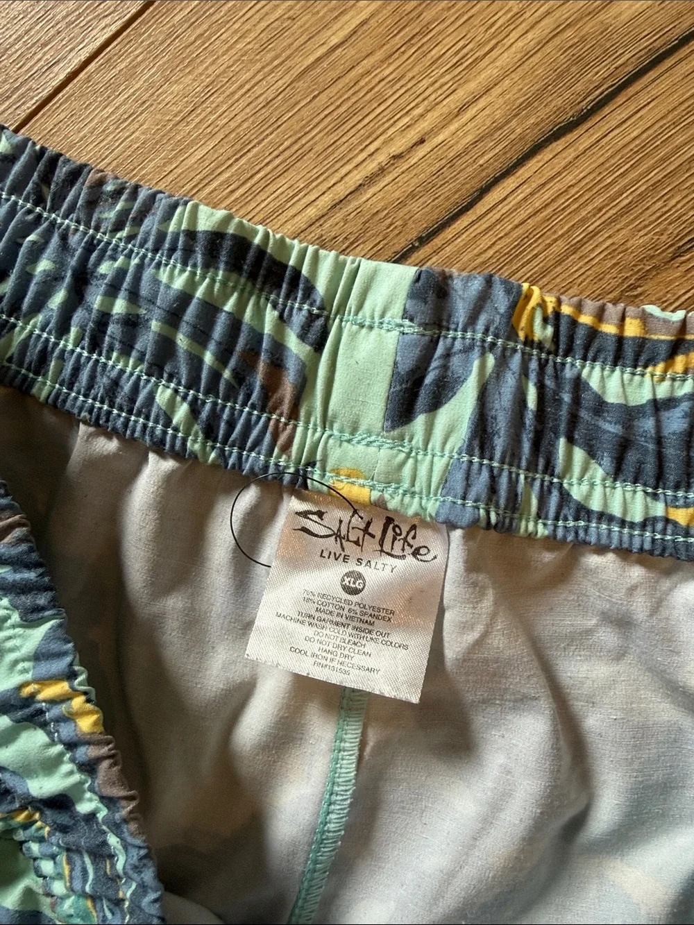 Salt Life Women's Leaf-Print Elastic Waist Shorts - Green beach bottom xl